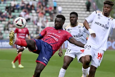 Maintien en Ligue 1, cinquième victoire de rang, le rouge de Wieteska : ce qu'il faut retenir de Clermont Foot - Reims