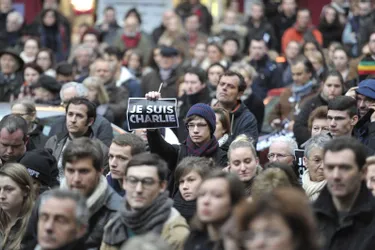 Une émotion et une unité sans faille à Moulins pour Charlie Hebdo [PHOTOS + VIDEO]