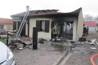 Puy-de-Dôme : une maison détruite dans un incendie à Mezel