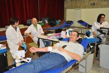 Vingt-sept donneurs de sang à la collecte