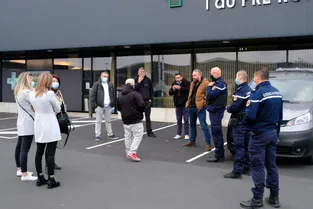 Des commerçants expriment leur ras-le-bol du confinement à Issoire (Puy-de-Dôme)