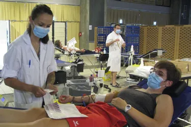 Soixante-quatorze dons de sang effectués