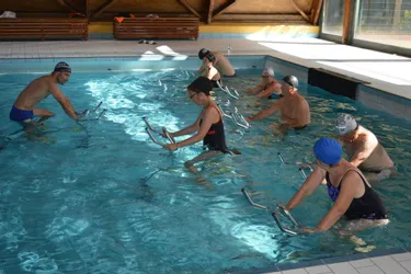 L’aquabiking est proposé plusieurs fois par semaine à la piscine d’ambert depuis un an