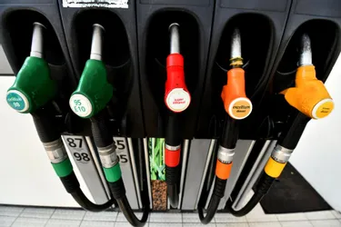Taxes, prix du baril : le vrai du faux de l'augmentation des prix du carburant