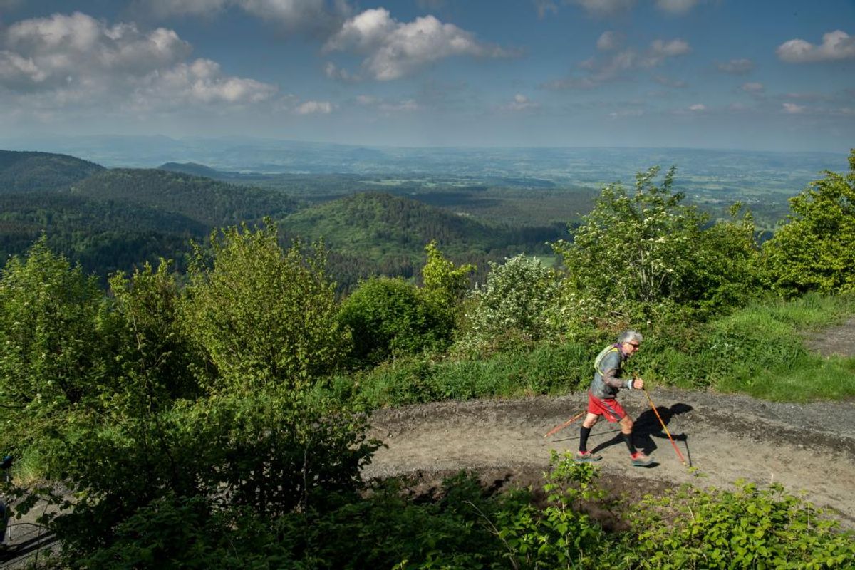 Le chemin des Chèvres qui permet aux randonneurs d'accéder au puy de