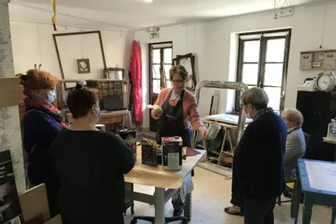 À la rencontre de Nadine Bonnardet, peintre sur mobilier