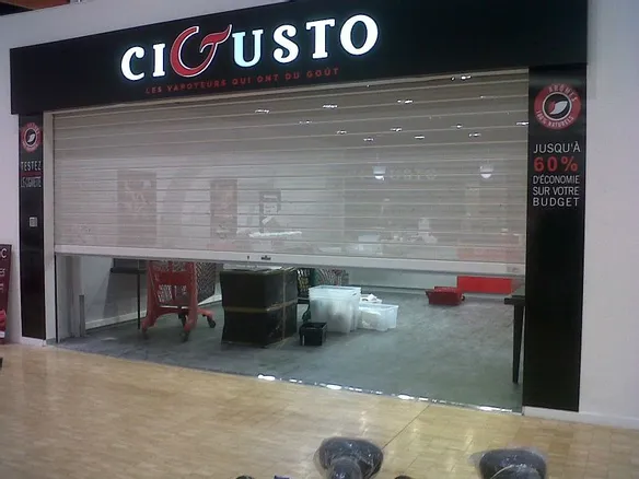 Un magasin de cigarettes lectroniques dans la galerie Leclerc - La  Rpublique du Centre