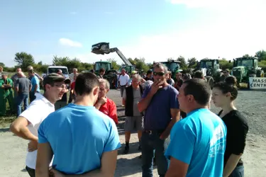Des agriculteurs d'Auvergne en route pour la manifestation de Paris