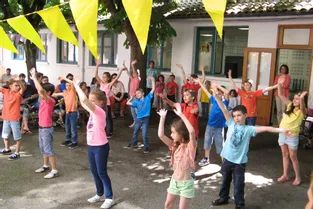 Chants, danses et jeux à la fête de l’école