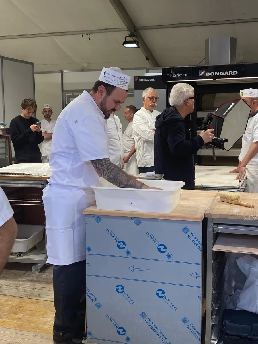 Sur le parvis de Notre-Dame de Paris, un fournil exceptionnel pour le ...