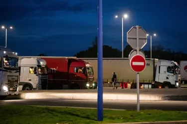 Huit migrants interpellés dans la remorque d'un camion à Saint-Victor (Allier)