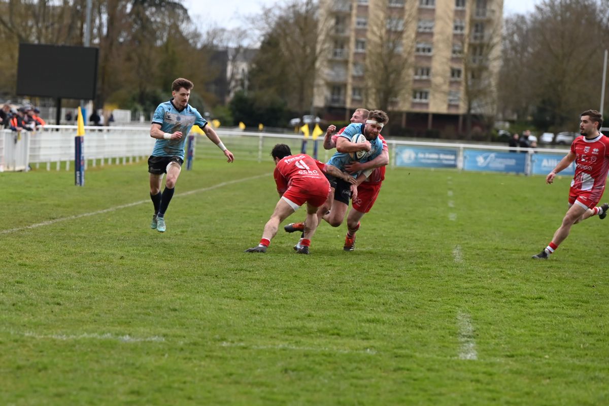 Le C'Chartres Rugby bat Beauvais et s'adjuge un nouveau bonus offensif : la réaction du coach, Renaud Gourdon