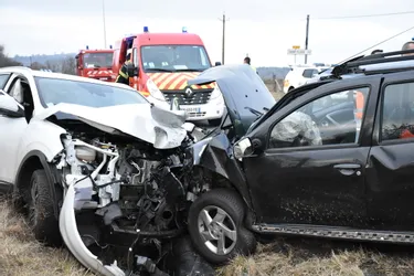 Cinq blessés dans un choc frontal entre deux voitures aux Ternes (Cantal)