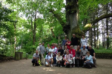 27 randonneurs au pied du puy de Dôme
