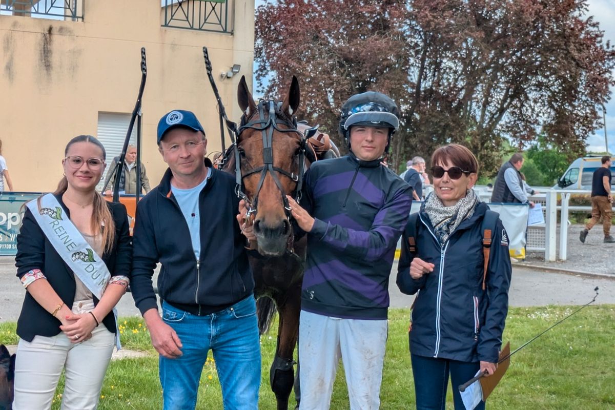 La Reine du muguet 2026 en visite à l’hippodrome de Rambouillet - L ...
