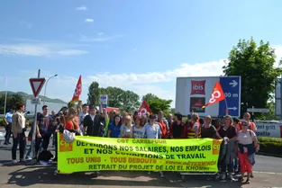 Des salariés de Carrefour Issoire en grève