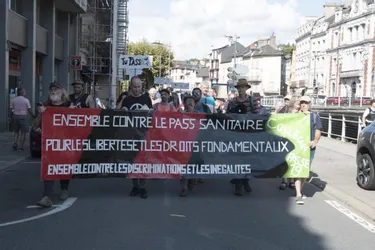 Environ 340 manifestants contre le pass sanitaire à Brive et Tulle (Corrèze)