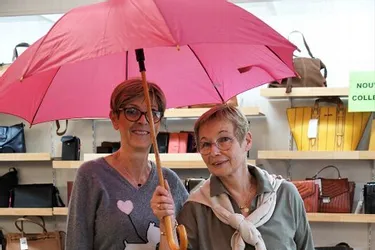 Les parapluies roses arrivent en boutique