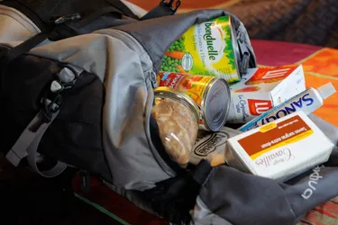 Des sacs aux sans domicile fixe pour mieux surmonter l'hiver
