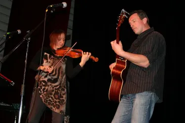 Le duo Zora Jeanne et sa musique irlandaise font vibrer le public