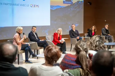 Les rédactions de TF1, LCI et La Montagne interpellées sur les sujets environnementaux à Clermont-Ferrand