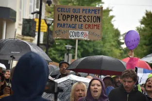Trois organisateurs de manifestations anti-pass sanitaire à Vichy (Allier) placés sous contrôle judiciaire