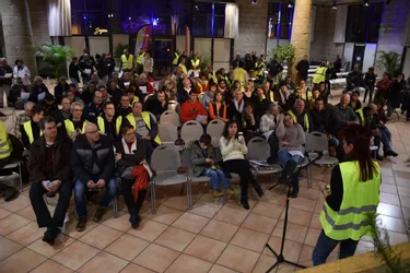 Plus d'une centaine de personnes pour la réunion citoyenne des Gilets jaunes à Issoire vendredi soir