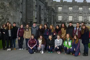 Douze jeunes de la commune en Irlande