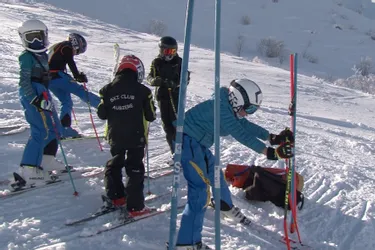 Une remontée au Mont-Dore (Puy-de-Dôme) ouverte pour les licenciés des ski-clubs