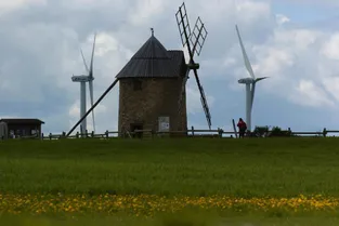 Le Collectif anti-éolien pour la sauvegarde du Cantal souhaite alerter les élus lors d'une conférence le samedi 25 janvier