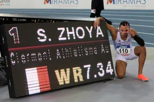 Phénoménal, le Clermontois Sasha Zhoya explose le record du monde du 60 m haies !