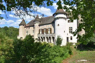 Embarquez pour la visite du château d'Aulteribe à Sermentizon (Puy-de-Dôme)