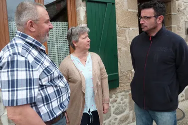 A Oradour-sur-Glane, le broyeur de l'entreprise Henault tourne, les voisins guettent