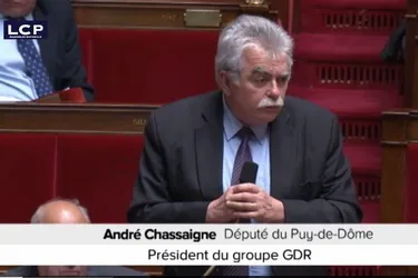 [VIDEO] Loi Travail : le député André Chassaigne compare Jean-Marie Le Guen à "un épicier de village"