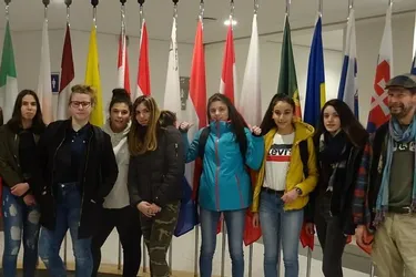Des collégiennes à Bruxelles