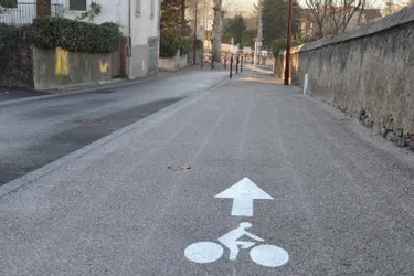 Piétons et vélos peuvent profiter de la rue