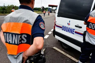 Puy-de-Dôme : 46 kilos de cannabis saisis par les douanes sur l'autoroute A75