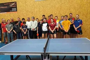 Quinze équipes au tournoi de ping-pong