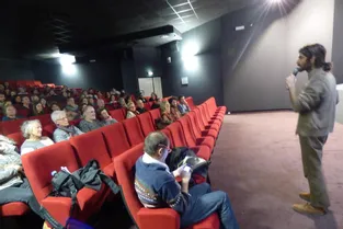 Échanges et discussion après la projection du film “Food Coop “ au cinéma le Sénéchal