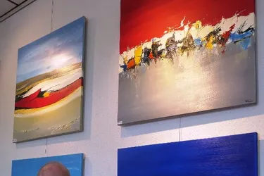 Les toiles abstraites et en relief de Michel Foure exposées au salon d’été