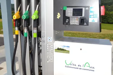 Le pari d’installer une station de carburant intercommunale à Saint-Anthème est gagné