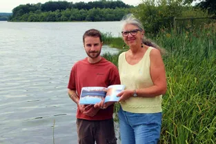 Evelyne Coetmeur et Baptiste Carrat signent un livre passion sur l’étang de Chancelade, à Charensat (Puy-de-Dôme)