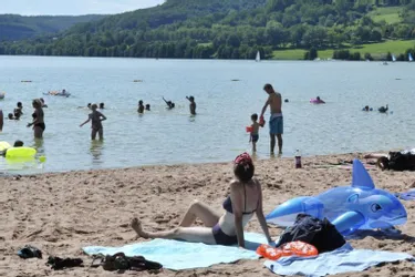 Baignade au lac du Causse : et si la solution passait par l’aménagement… d’une piscine ?