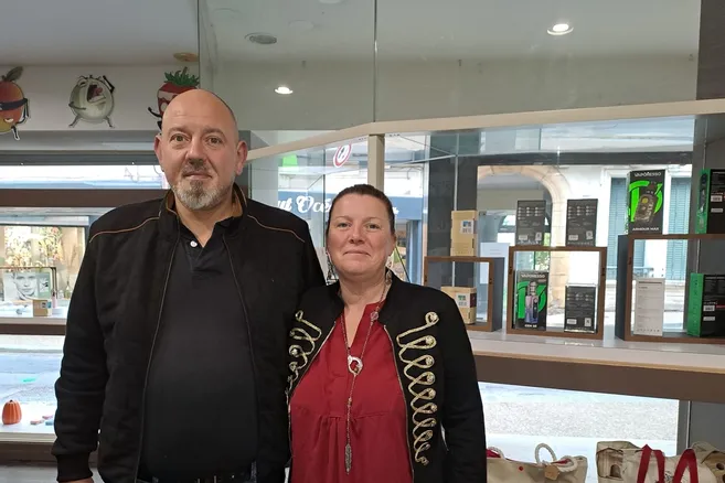 Broderie de Vanessa et a vapote, un nouveau magasin multiservice - Le Pays  Roannais