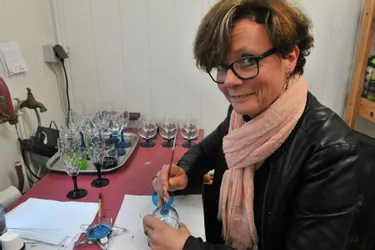 À Lagarde-Enval, Marie-Claire Bénard maîtrise l’art de la peinture sur verre