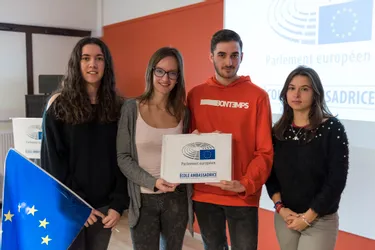 Paroles d'étudiants : le lycée Raymond-Cortat d'Aurillac devient « ambassadeur du Parlement européen »