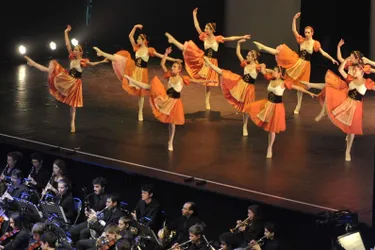 Le concert du Nouvel an a rassemblé, hier, les classes de musique, de danse et de théâtre