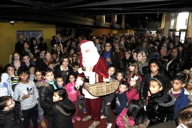 La ville de Moulins a organisé son arbre de Noël cet après-midi