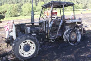 Le feu de tracteur se propage au champ de céréales