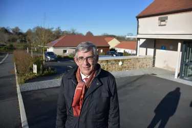 À Durdat-Larequille (Allier), le maire Jean-Pierre Bougerolle a attiré une population jeune